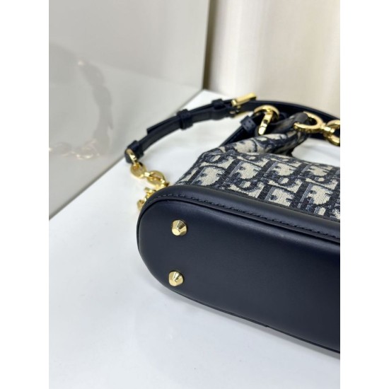 Replica Borsa Christian Dior piccola C'est Dior Blu Dior Oblique Jacquard Replica Borsa Christian Dior piccola C'est Dior Blu Dior Oblique Jacquard