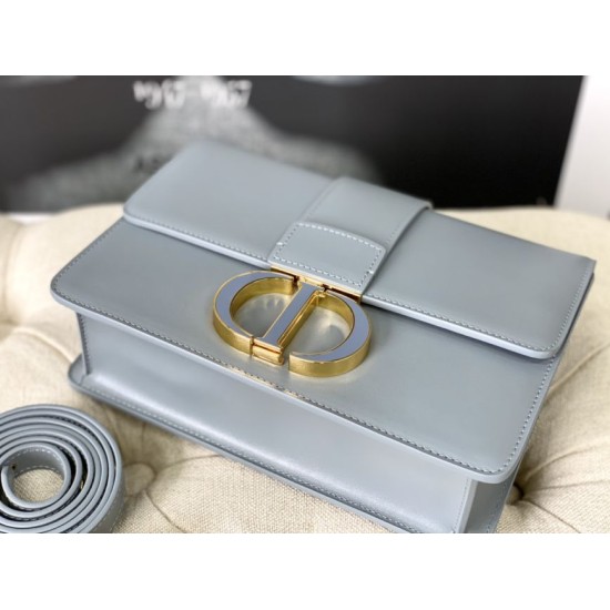Replica Christian Dior 30 Montaigne Borsa Latte Box Pelle di vitello Azzurro Replica Christian Dior 30 Montaigne Borsa Latte Box Pelle di vitello Azzurro
