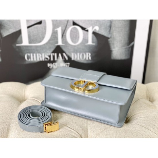 Replica Christian Dior 30 Montaigne Borsa Latte Box Pelle di vitello Azzurro Replica Christian Dior 30 Montaigne Borsa Latte Box Pelle di vitello Azzurro