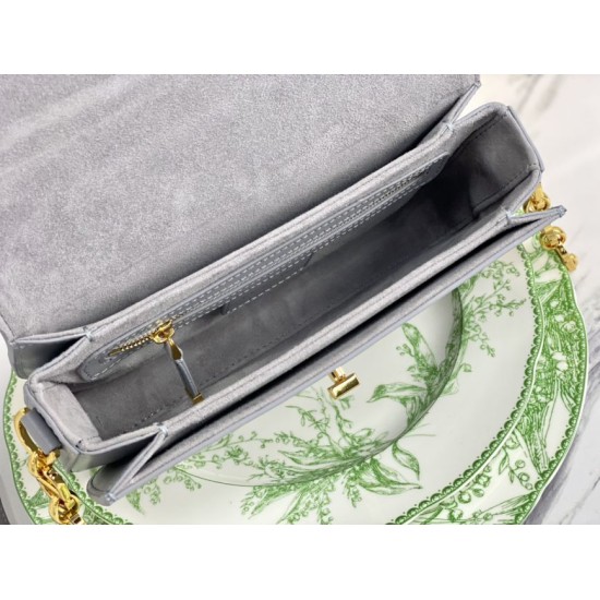 Replica Borsa Christian Dior 30 Montaigne Avenue in pelle di vitello grigia Replica Borsa Christian Dior 30 Montaigne Avenue in pelle di vitello grigia