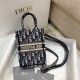 Replica Borsa per telefono Dior Mini Book Tote Ricamo Dior Oblique Blu Replica Borsa per telefono Dior Mini Book Tote Ricamo Dior Oblique Blu