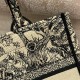 Replica Borsa tote Dior piccola a libro Toile de Jouy ricamata Marrone Replica Borsa tote Dior piccola a libro Toile de Jouy ricamata Marrone