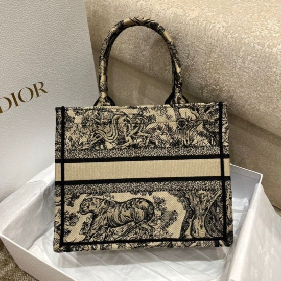 Replica Borsa tote Dior piccola a libro Toile de Jouy ricamata Marrone Replica Borsa tote Dior piccola a libro Toile de Jouy ricamata Marrone