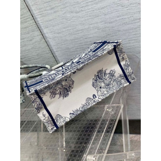 Replica Dior Dior Book Tote media Rêve d'Infini ricamo bianco/blu Replica Dior Dior Book Tote media Rêve d'Infini ricamo bianco/blu
