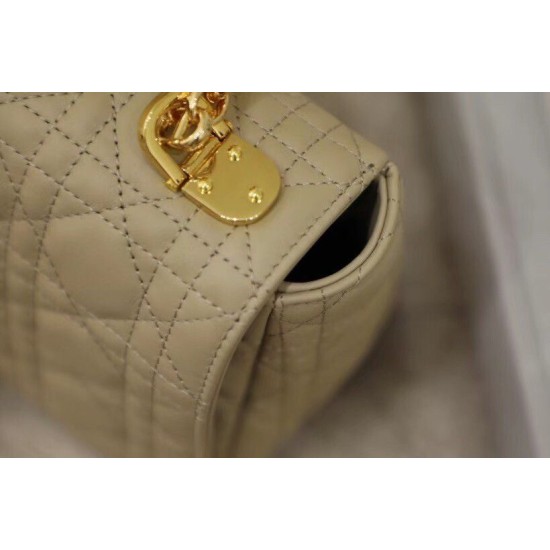 Replica Borsa media Dior Caro Cannage Beige Replica Borsa media Dior Caro Cannage Beige