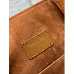 Borsa a secchiello media Dior C'est Saddle in pelle di vitello marrone