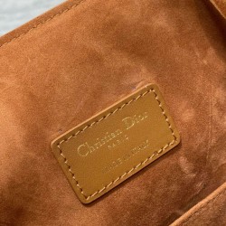 Borsa a secchiello media Dior C'est Saddle in pelle di vitello marrone