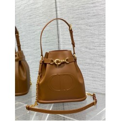 Borsa a secchiello media Dior C'est Saddle in pelle di vitello marrone
