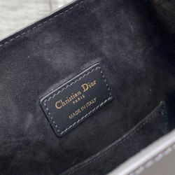 Borsa a secchiello media Dior C'est Saddle in pelle di vitello nera