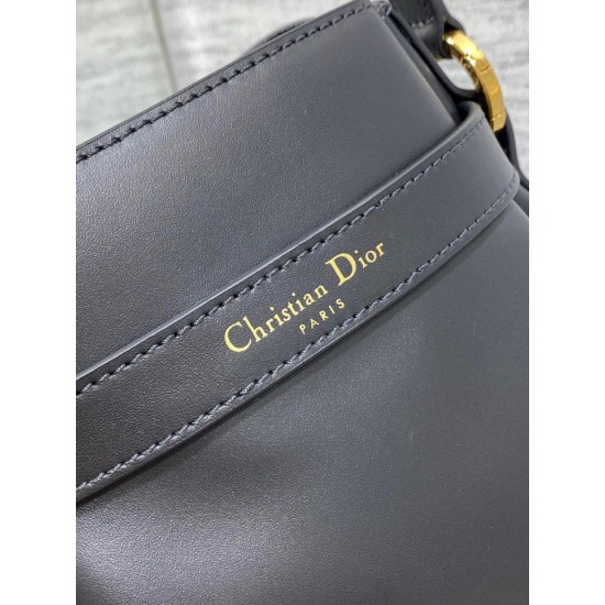 Replica Borsa a secchiello media Dior C'est Saddle in pelle di vitello nera Replica Borsa a secchiello media Dior C'est Saddle in pelle di vitello nera
