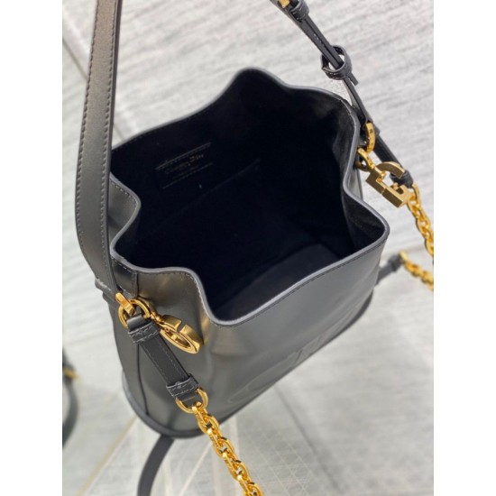 Replica Borsa a secchiello media Dior C'est Saddle in pelle di vitello nera Replica Borsa a secchiello media Dior C'est Saddle in pelle di vitello nera