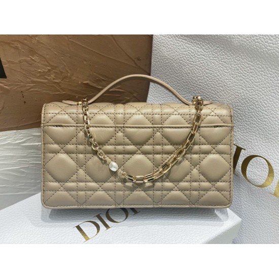 Replica Borsa Dior Miss Dior Mini Cannage in pelle di agnello Beige Replica Borsa Dior Miss Dior Mini Cannage in pelle di agnello Beige