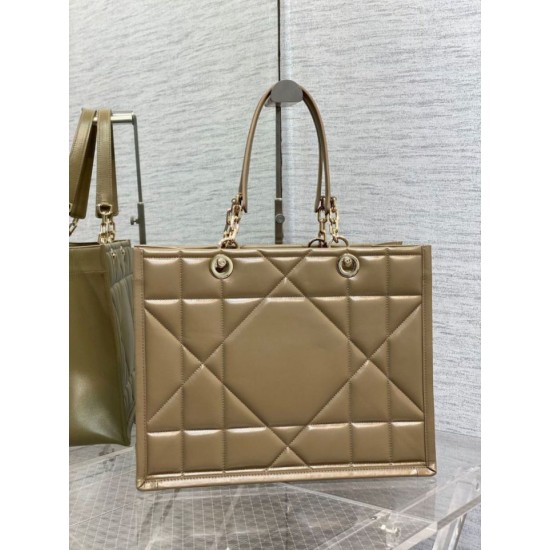Replica Borsa tote Dior Essential media Nocciola Archicannage Replica Borsa tote Dior Essential media Nocciola Archicannage