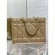 Replica Borsa tote Dior Essential media Nocciola Archicannage Replica Borsa tote Dior Essential media Nocciola Archicannage