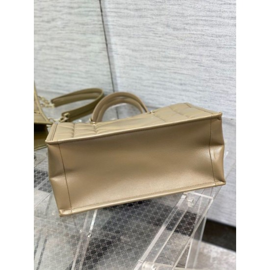 Replica Borsa tote Dior Essential media Nocciola Archicannage Replica Borsa tote Dior Essential media Nocciola Archicannage