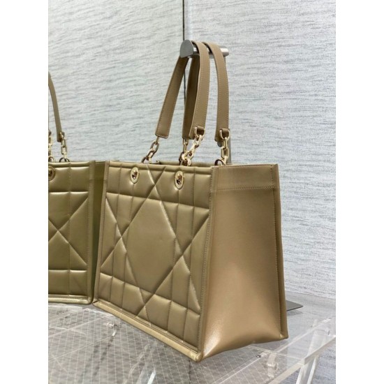 Replica Borsa tote Dior Essential media Nocciola Archicannage Replica Borsa tote Dior Essential media Nocciola Archicannage