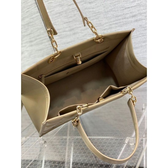 Replica Borsa tote Dior Essential media Nocciola Archicannage Replica Borsa tote Dior Essential media Nocciola Archicannage