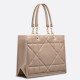 Replica Borsa tote Dior Essential media Nocciola Archicannage Replica Borsa tote Dior Essential media Nocciola Archicannage