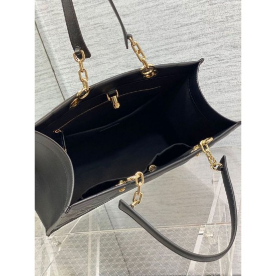 Replica Borsa tote media Dior Essential Archicannage nera Replica Borsa tote media Dior Essential Archicannage nera