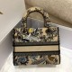 Replica Borsa Dior Medium Lady D-Lite con ricamo Jardin d'Hiver beige Replica Borsa Dior Medium Lady D-Lite con ricamo Jardin d'Hiver beige