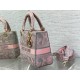 Replica Borsa media Dior Lady D-Lite Toile de Jouy ricamo inverso Grigio / Rosa Replica Borsa media Dior Lady D-Lite Toile de Jouy ricamo inverso Grigio / Rosa