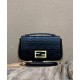 Replica Borsa midi Fendi Baguette con catena in nappa nera Replica Borsa midi Fendi Baguette con catena in nappa nera