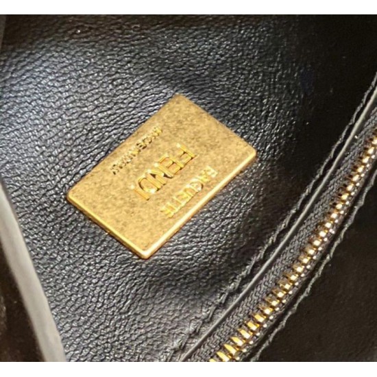 Replica Borsa midi Fendi Baguette con catena in nappa nera Replica Borsa midi Fendi Baguette con catena in nappa nera