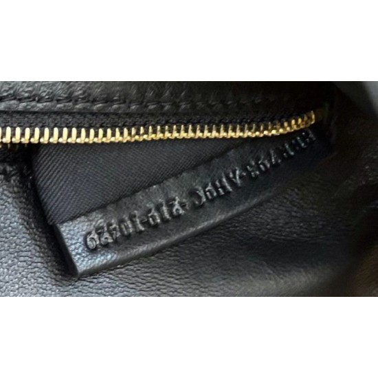 Replica Borsa midi Fendi Baguette con catena in nappa nera Replica Borsa midi Fendi Baguette con catena in nappa nera
