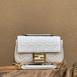 Borsa midi Fendi Baguette con catena in nappa bianca