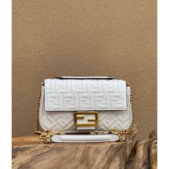 Replica Borsa midi Fendi Baguette con catena in nappa bianca Replica Borsa midi Fendi Baguette con catena in nappa bianca