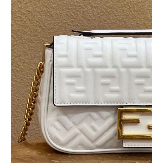 Replica Borsa midi Fendi Baguette con catena in nappa bianca Replica Borsa midi Fendi Baguette con catena in nappa bianca