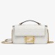 Replica Borsa midi Fendi Baguette con catena in nappa bianca Replica Borsa midi Fendi Baguette con catena in nappa bianca
