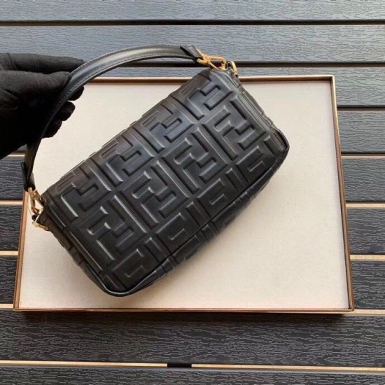 Replica Borsa baguette media Fendi motivo FF nera Replica Borsa baguette media Fendi motivo FF nera