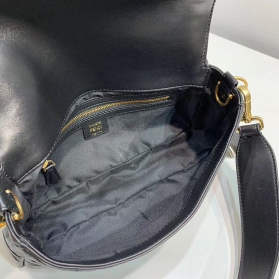 Replica Borsa baguette media Fendi motivo FF nera Replica Borsa baguette media Fendi motivo FF nera