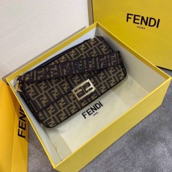 Borsa grande Fendi Baguette in tessuto FF con finiture nere