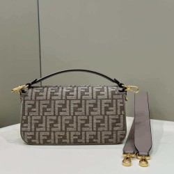 Borsa Fendi 8BR600 Baguette Chain Midi FF in tessuto tapestry grigio