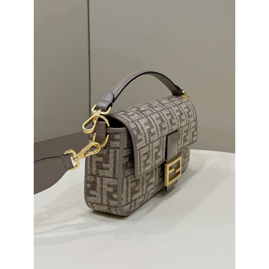Replica Borsa Fendi 8BR600 Baguette Chain Midi FF in tessuto tapestry grigio Replica Borsa Fendi 8BR600 Baguette Chain Midi FF in tessuto tapestry grigio