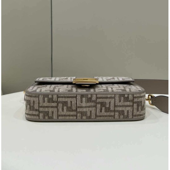 Replica Borsa Fendi 8BR600 Baguette Chain Midi FF in tessuto tapestry grigio Replica Borsa Fendi 8BR600 Baguette Chain Midi FF in tessuto tapestry grigio