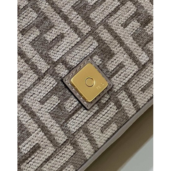 Replica Borsa Fendi 8BR600 Baguette Chain Midi FF in tessuto tapestry grigio Replica Borsa Fendi 8BR600 Baguette Chain Midi FF in tessuto tapestry grigio