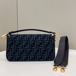 Borsa in tessuto arazzo Fendi 8BR600 Baguette Chain Midi FF Blu Navy