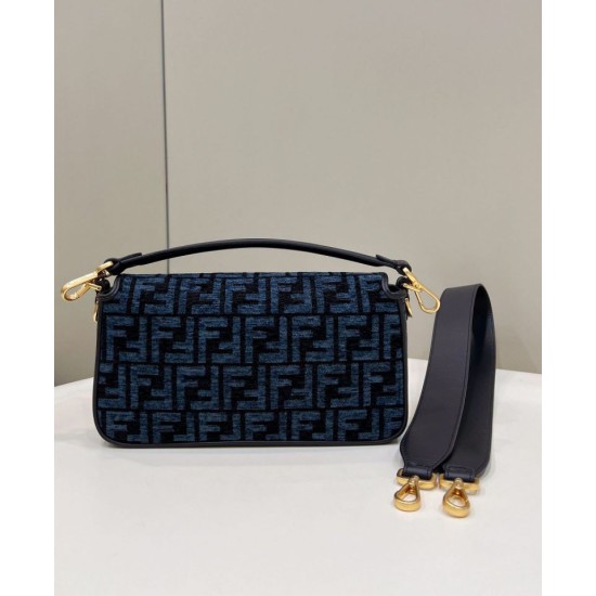 Replica Borsa in tessuto arazzo Fendi 8BR600 Baguette Chain Midi FF Blu Navy Replica Borsa in tessuto arazzo Fendi 8BR600 Baguette Chain Midi FF Blu Navy