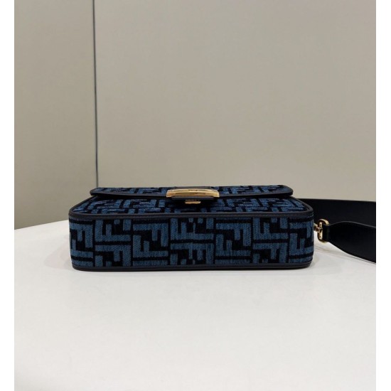 Replica Borsa in tessuto arazzo Fendi 8BR600 Baguette Chain Midi FF Blu Navy Replica Borsa in tessuto arazzo Fendi 8BR600 Baguette Chain Midi FF Blu Navy