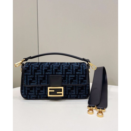Replica Borsa in tessuto arazzo Fendi 8BR600 Baguette Chain Midi FF Blu Navy Replica Borsa in tessuto arazzo Fendi 8BR600 Baguette Chain Midi FF Blu Navy
