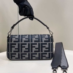 Borsa Fendi Baguette 8BR600 in lana pied de poule con ricamo FF Grigio