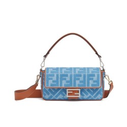 Borsa Fendi Baguette Media 8BR600 denim con motivo FF ricamato tono su tono Blu