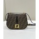 Replica Fendi C'mon Borsa a cartella media con curvatura 8BT366 Caffè Replica Fendi C'mon Borsa a cartella media con curvatura 8BT366 Caffè