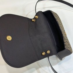Fendi C'mon Borsa a cartella media con curvatura 8BT366 Caffè
