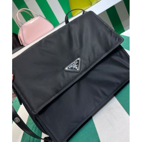 Replica Borsa a tracolla imbottita grande Prada Re-Nylon 1BD256 Nera Replica Borsa a tracolla imbottita grande Prada Re-Nylon 1BD256 Nera