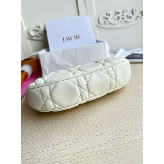 Replica Borsa a tracolla Dior CD Lounge Pelle di agnello Macrocannage bianca Replica Borsa a tracolla Dior CD Lounge Pelle di agnello Macrocannage bianca