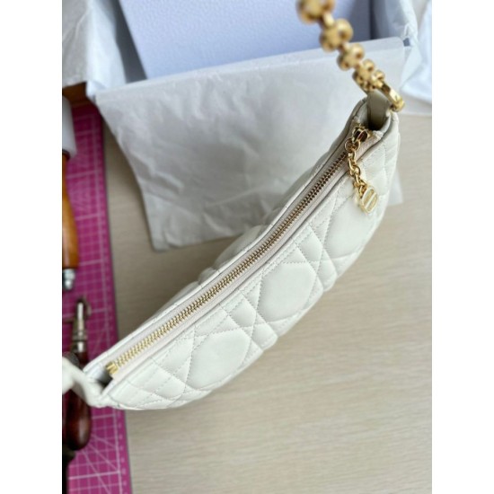 Replica Borsa a tracolla Dior CD Lounge Pelle di agnello Macrocannage bianca Replica Borsa a tracolla Dior CD Lounge Pelle di agnello Macrocannage bianca